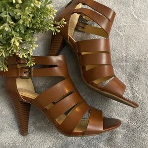 LIZ ClAIBORNE BROWN HEELS